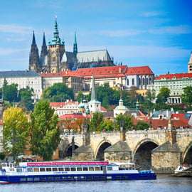 Rondvaart over de Moldau in Praag met bovendek en audiogids
