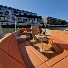 Privéboot Praag met kapitein-gids en mousserende wijn