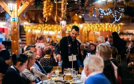 Praag: Folklore Tuinfeest met Traditioneel Menu