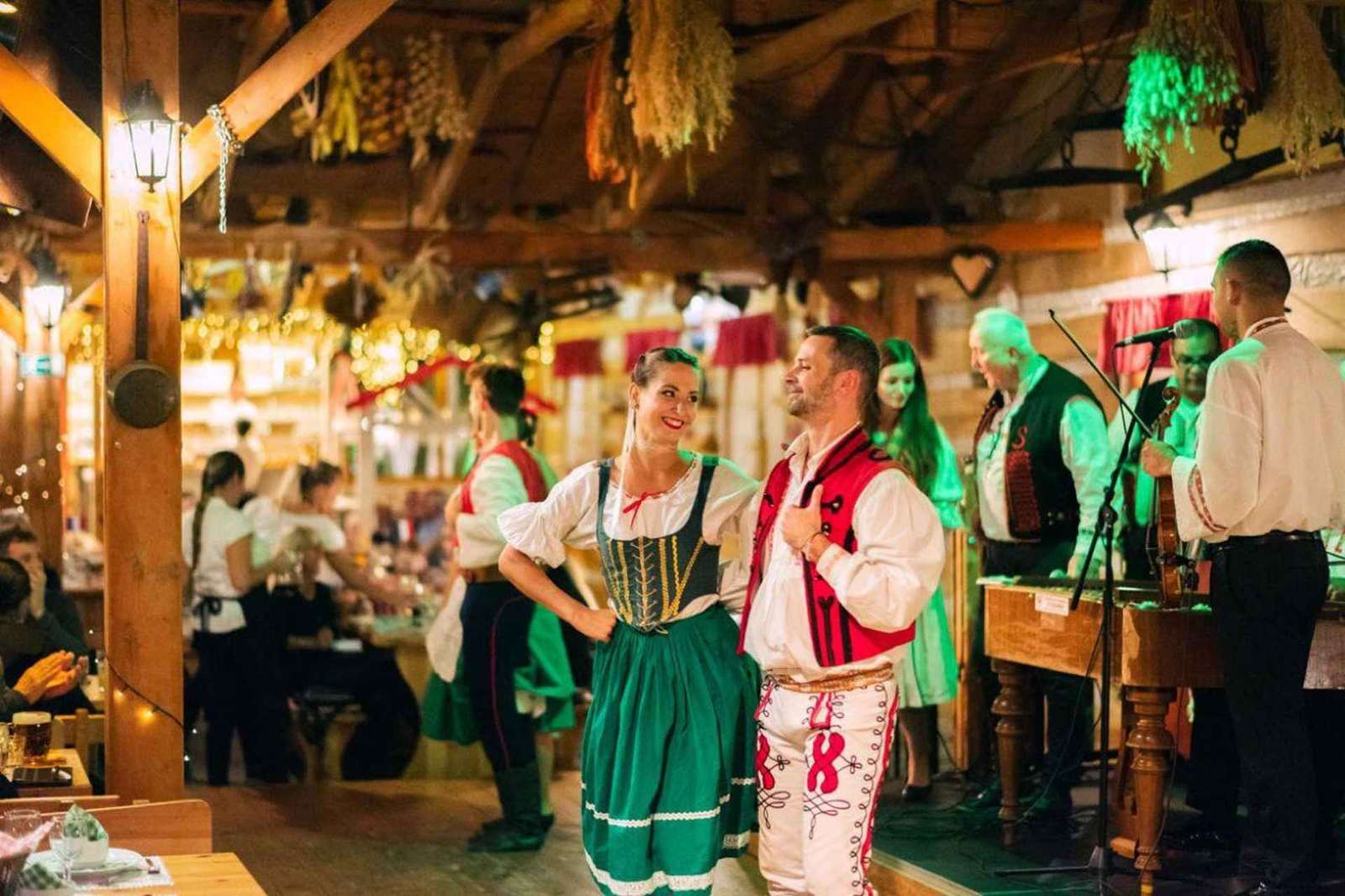Praag: Folkloristische dinnershow met onbeperkt drankjes