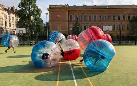 Praag: Bellenvoetbal in het centrum van Praag