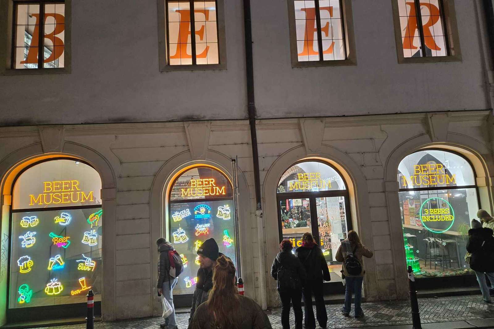 Praag: Rondleiding door het biermuseum met proeverij en bierflesjes vullen