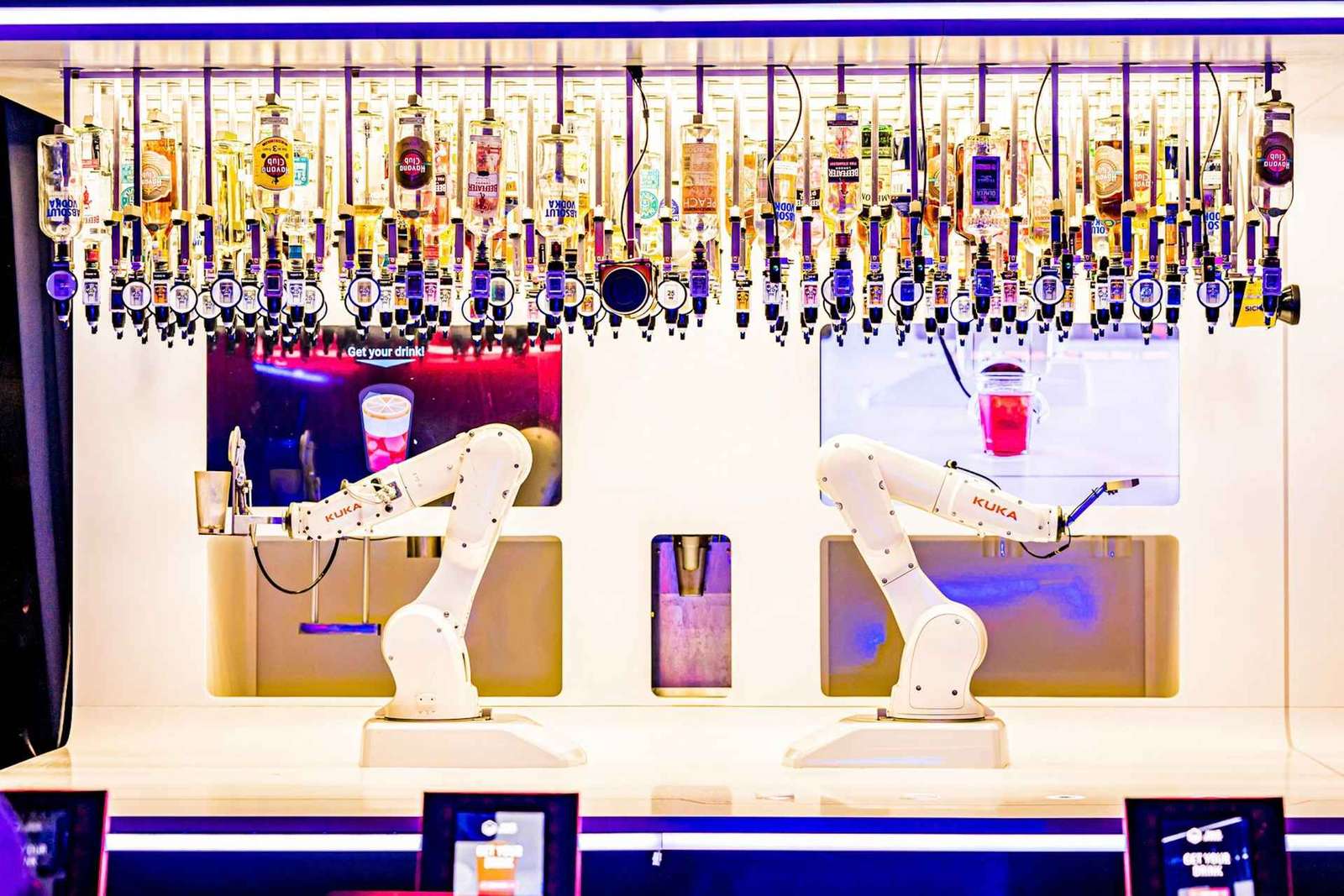 Praag: Robotic Bar Entry met een drankje inbegrepen