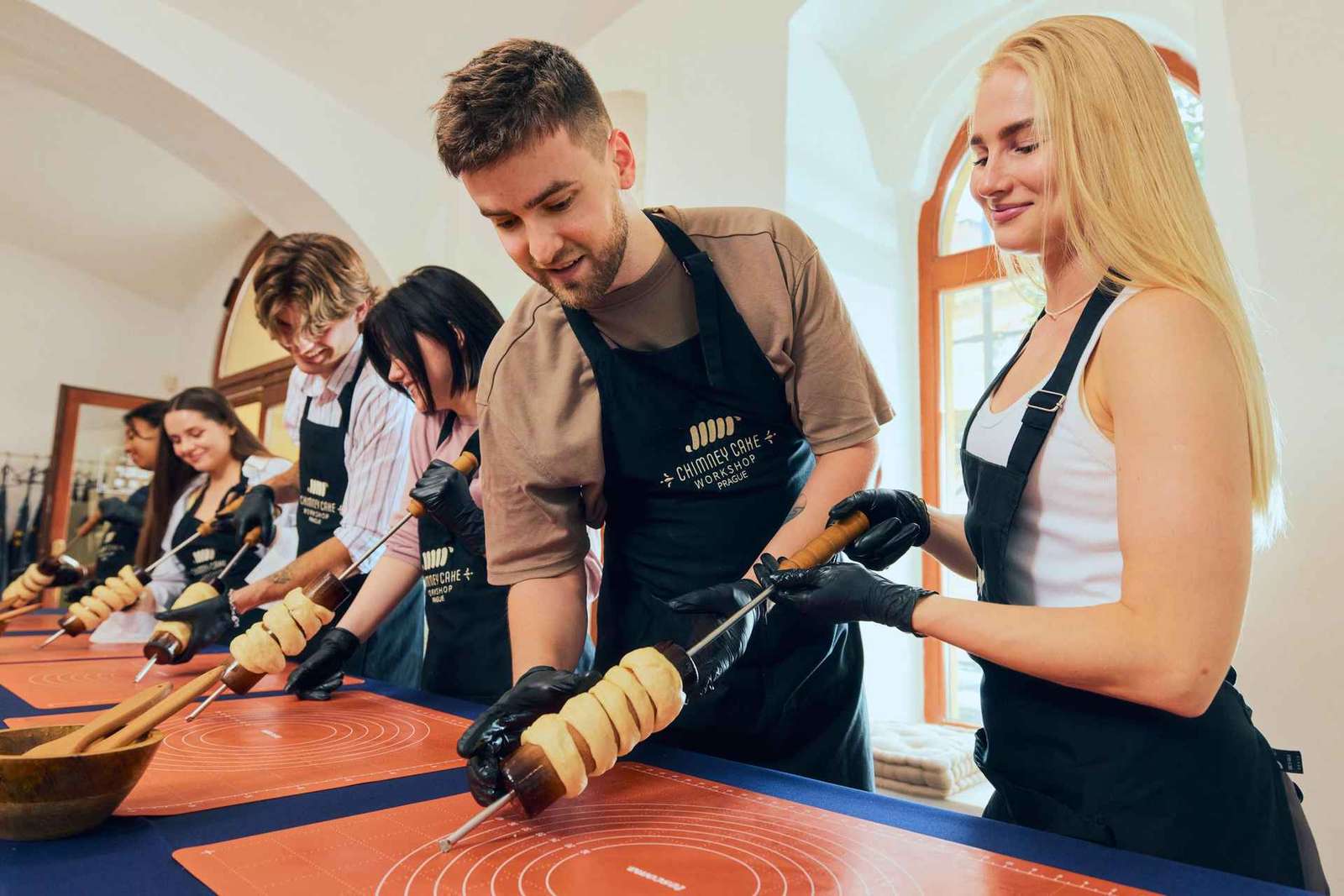 Trdelník maken in Praag: workshop met toppings naar keuze