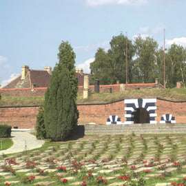 Vanuit Praag: All-inclusive bustour naar Terezin Memorial