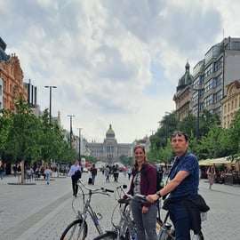 E-bike tour Praag van twee uur met gids en helm