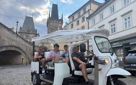 Praag: stadstour met gids in elektrische tuk-tuk