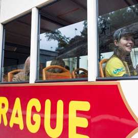 Hop-on hop-off bus Praag met burchttour en riviercruise