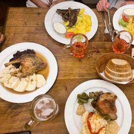 Culinaire tour Praag: Tsjechische gerechten en Becherovka