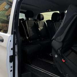 Vliegveld Praag: Privétransfer naar het centrum per minibus