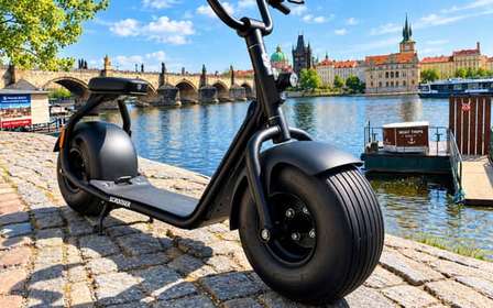 Praag: 3 uur durende Fat Tire E-scooter Tour