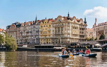Praag: Rivier Vltava kanotocht met gids