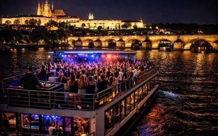 Praag DJ-festival – bootfeest en toegang tot de club