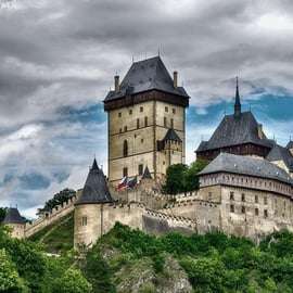 Praag: All-Inclusive Karlstejn Kasteel en Grotten Tour