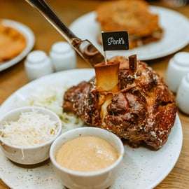 Foodtour Praag door de oude stad met vier stops en drankjes