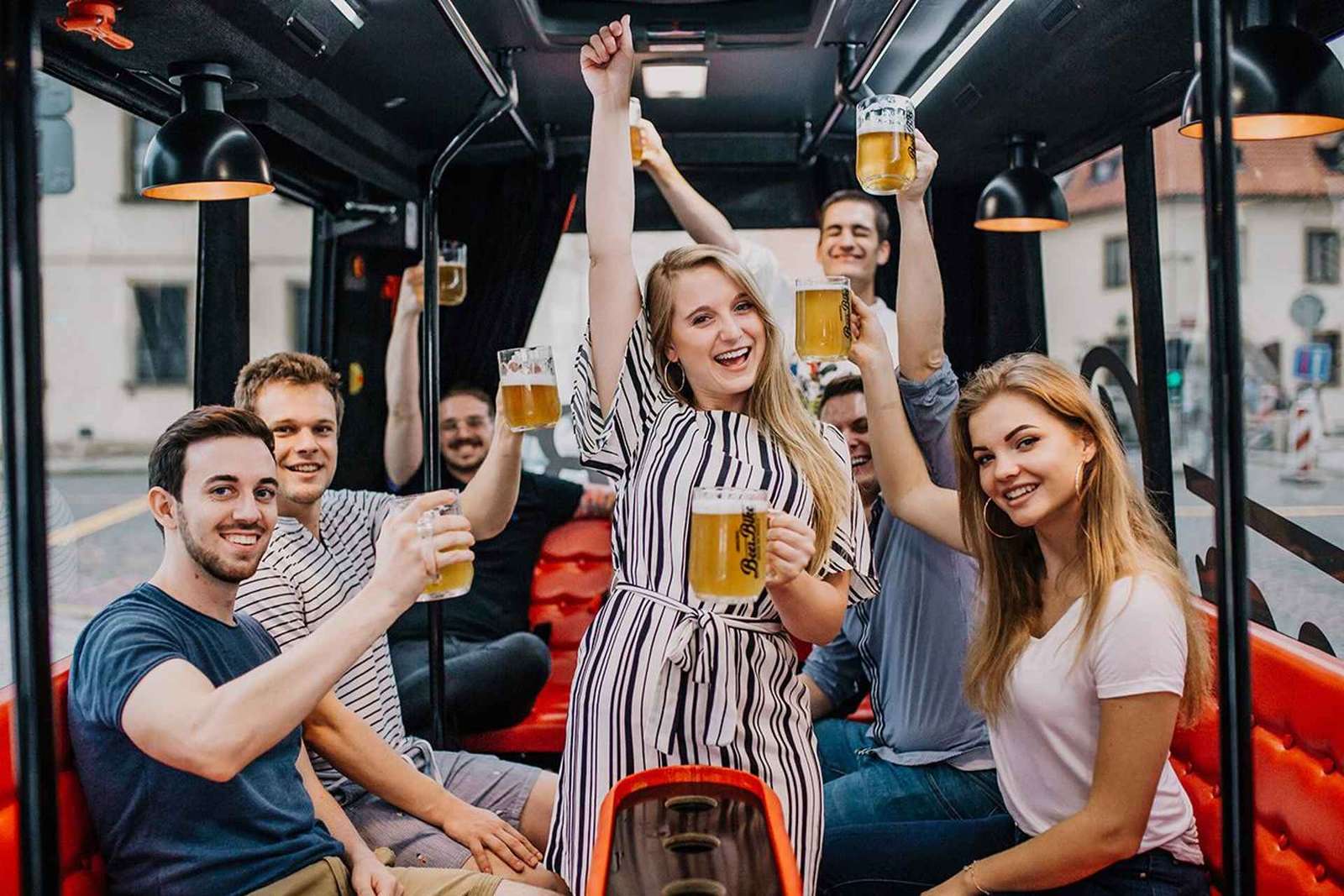 Praag: Feestbierbus