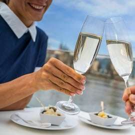 Praag: Avond Vltava rivier Eco Cruise met Prosecco