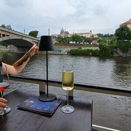 Praag: rivierrondvaart over de Moldau in jazzstijl en met commentaar
