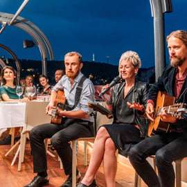 Vanuit Praag: avondrondvaart over de rivier de Moldau, inclusief buffet