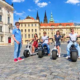 Praag: 3 uur durende Fat Tire E-scooter Tour