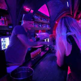 Kroegentocht met shotjes en nachtclub I Praag