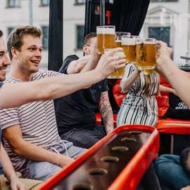 Praag: Feestbierbus