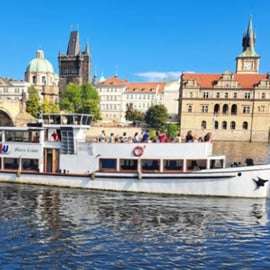 Boottocht Praag met drankjes op de historische Maria Croon