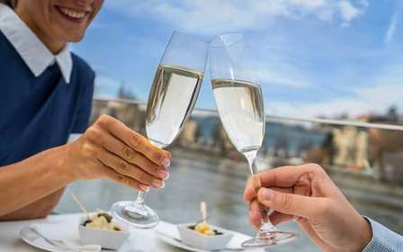 Praag: Avond Vltava rivier Eco Cruise met Prosecco