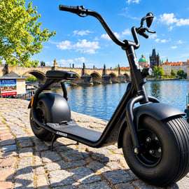 Praag: 3 uur durende Fat Tire E-scooter Tour