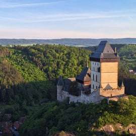 Ballonvaart bij Praag: kastelen, champagne en picknick