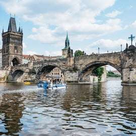 Praag: Zwemmen Bierfiets op een fietsboot