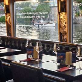 Praag: rivierrondvaart over de Moldau in jazzstijl en met commentaar