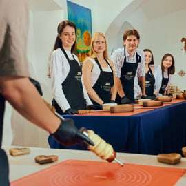 Trdelník maken in Praag: workshop met toppings naar keuze
