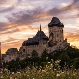 Praag: All-Inclusive Karlstejn Kasteel en Grotten Tour
