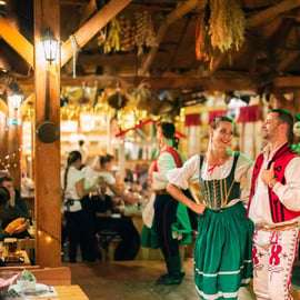 Praag: Folkloristische dinnershow met onbeperkt drankjes