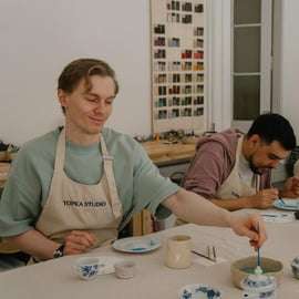 Praag: workshop traditioneel Tsjechisch blauw porselein beschilderen
