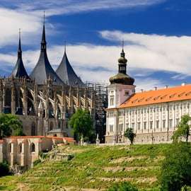 Vanuit Praag: Kutná Hora, Sint-Barbarakerk, Sedlec Ossuarium