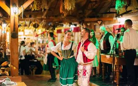 Praag: Folkloristische dinnershow met onbeperkt drankjes
