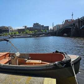 Privéboot Praag met kapitein-gids en mousserende wijn