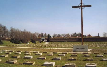 Vanuit Praag: All-inclusive bustour naar Terezin Memorial