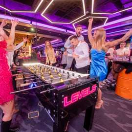 Arcadehal Praag: onbeperkt gamen bij LEVELS Prague