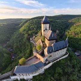 Ballonvaart bij Praag: kastelen, champagne en picknick
