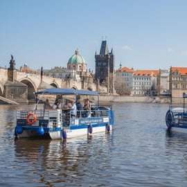 Praag: Zwemmen Bierfiets op een fietsboot