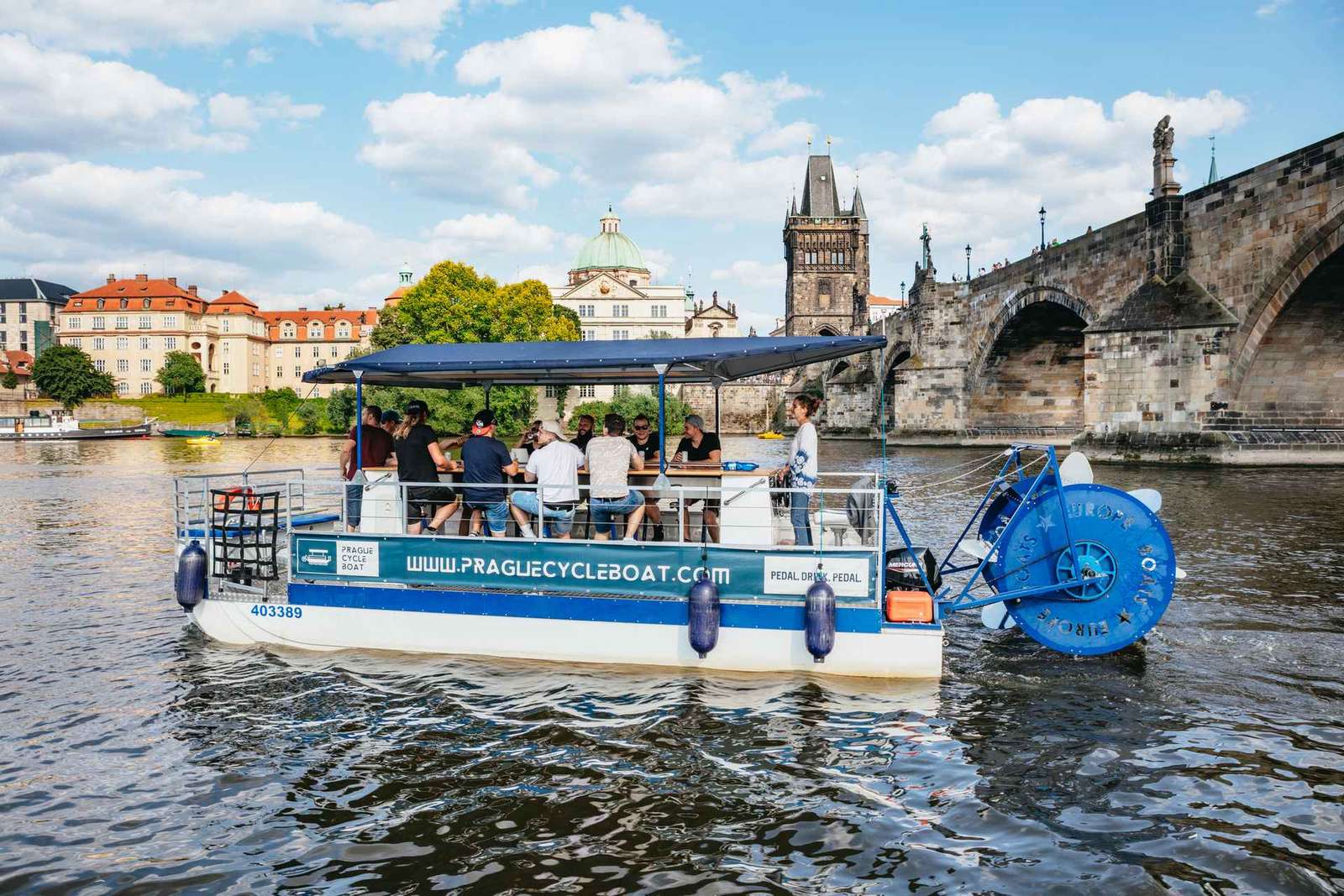 Praag: Zwemmen Bierfiets op een fietsboot