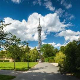 Praag: Petřín uitkijktoren en spiegeldoolhof toegangsbewijs