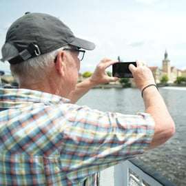 Rondvaart over de Moldau in Praag met bovendek en audiogids