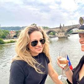 Praag: rivierrondvaart over de Moldau in jazzstijl en met commentaar