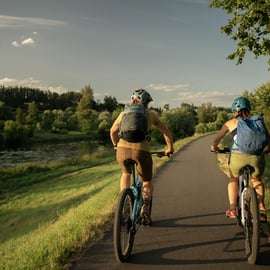 E-bike dagtrip vanuit Praag: Het machtige kasteel Karlstejn