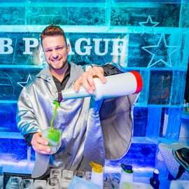 Praag: Toegangbewijs voor Ice Pub Praag met Nachtcluboptie