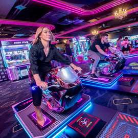 Arcadehal Praag: onbeperkt gamen bij LEVELS Prague
